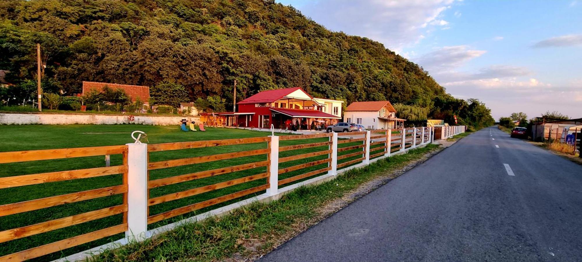 Vila Legrand Bazias Bagian luar foto