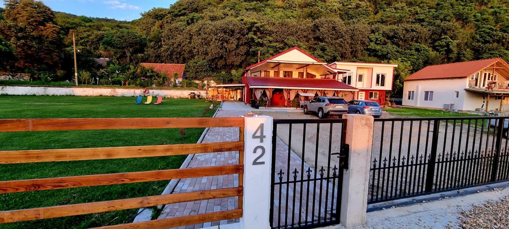 Vila Legrand Bed & Breakfast Bazias Bagian luar foto